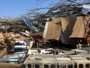 Acusan a hombre de robar calentador de agua y electrónicos tras tornado en Alabama Acusan a hombre de robar calentador de agua y electrónicos tras tornado en Alabama