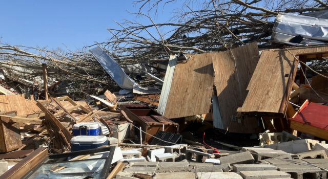 Acusan a hombre de robar calentador de agua y electrónicos tras tornado en Alabama Acusan a hombre de robar calentador de agua y electrónicos tras tornado en Alabama