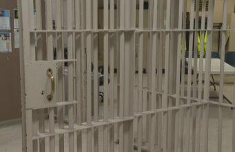 Dos adolescentes arrestados tras robo y tiroteo en Birmingham Dos adolescentes arrestados tras robo y tiroteo en Birmingham