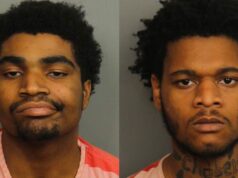 Dos hombres arrestados por robar a punta de pistola durante venta en Birmingham Dos hombres arrestados por robar a punta de pistola durante venta en Birmingham
