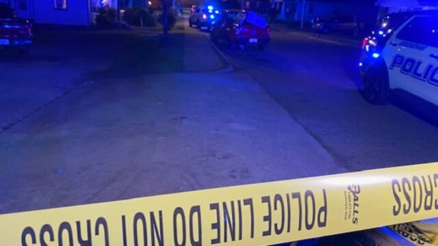 Dos hombres recibieron disparos el viernes por la noche en el barrio Riley de Birmingham