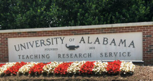 Estudiante de la Universidad de Alabama detenido por inmigración federal fuera del campus Estudiante de la Universidad de Alabama detenido por inmigración federal fuera del campus