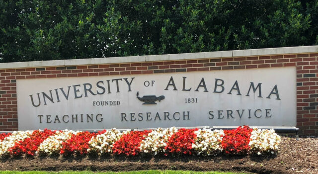Estudiante de la Universidad de Alabama detenido por inmigración federal fuera del campus Estudiante de la Universidad de Alabama detenido por inmigración federal fuera del campus