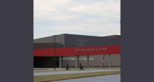 Estudiante de secundaria de Alabama fue encontrado con un arma y detenido Estudiante de secundaria de Alabama fue encontrado con un arma y detenido