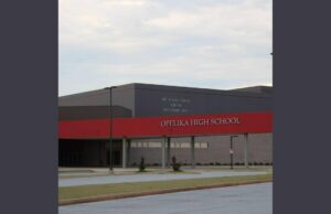 Estudiante de secundaria de Alabama fue encontrado con un arma y detenido Estudiante de secundaria de Alabama fue encontrado con un arma y detenido