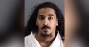 Hombre arrestado tras atrincherarse en apartamentos de Birmingham por robo y tiroteo Hombre arrestado tras atrincherarse en apartamentos de Birmingham por robo y tiroteo