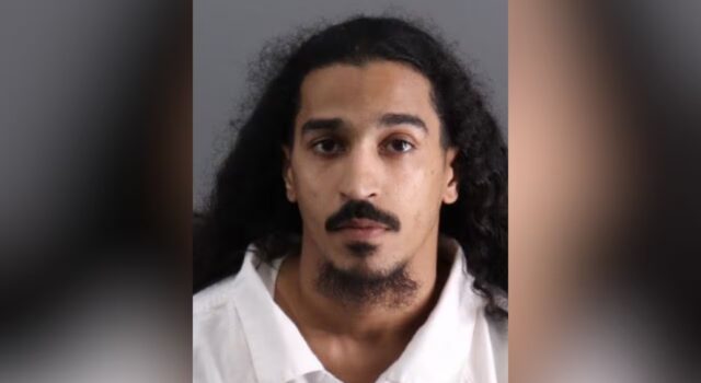 Hombre arrestado tras atrincherarse en apartamentos de Birmingham por robo y tiroteo Hombre arrestado tras atrincherarse en apartamentos de Birmingham por robo y tiroteo