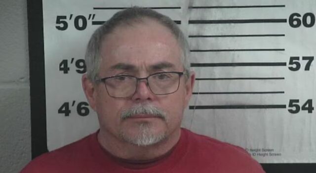 Hombre enfrenta cargos en Cullman por dar positivo en metanfetamina a tres niños Hombre enfrenta cargos en Cullman por dar positivo en metanfetamina a tres niños