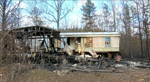 Incendios forestales destruyen casa y propiedad de un hombre en el condado Calhoun Incendios forestales destruyen casa y propiedad de un hombre en el condado Calhoun
