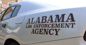 Mujer de 65 años muere en choque frontal en el condado de Tuscaloosa Mujer de 65 años muere en choque frontal en el condado de Tuscaloosa