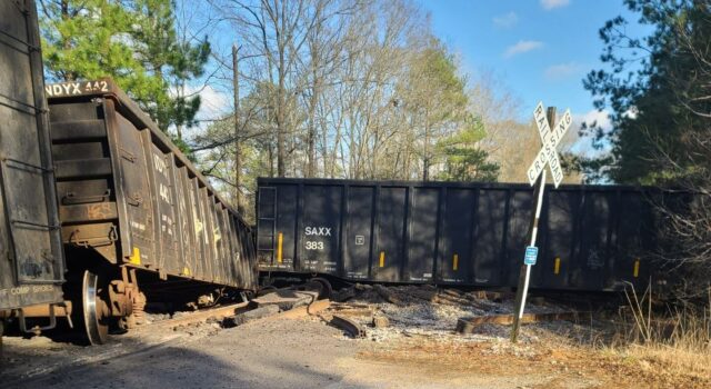 Tren y 18 vagones descarrilaron en el condado de Greene el jueves Tren y 18 vagones descarrilaron en el condado de Greene el jueves