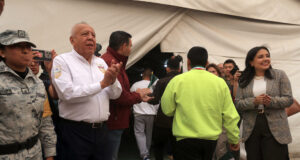 Autoridades reciben a repatriados en Ciudad Juárez como parte de la estrategia ‘México te abraza’ Autoridades reciben a repatriados en Ciudad Juárez como parte de la estrategia 'México te abraza'