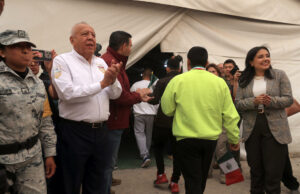 Autoridades reciben a repatriados en Ciudad Juárez como parte de la estrategia ‘México te abraza’ Autoridades reciben a repatriados en Ciudad Juárez como parte de la estrategia 'México te abraza'
