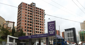 Bolivia establece horario continuo, teletrabajo y clases virtuales por escasez de combustible Bolivia establece horario continuo, teletrabajo y clases virtuales por escasez de combustible