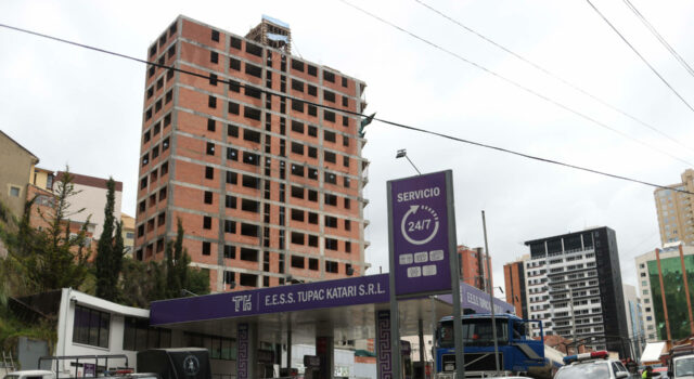 Bolivia establece horario continuo, teletrabajo y clases virtuales por escasez de combustible Bolivia establece horario continuo, teletrabajo y clases virtuales por escasez de combustible