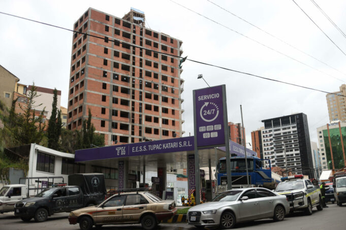 Bolivia establece horario continuo, teletrabajo y clases virtuales por escasez de combustible Bolivia establece horario continuo, teletrabajo y clases virtuales por escasez de combustible