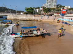Buzos de Acapulco recuperan restos de barcos hundidos más de un año después del huracán Otis Buzos de Acapulco recuperan restos de barcos hundidos más de un año después del huracán Otis