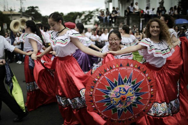 Costa Rica y México entran en el top diez mundial de países felices