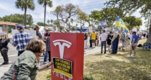 Estados Unidos imputa a un hombre por prender fuego a vehículos de Tesla en Las Vegas Estados Unidos imputa a un hombre por prender fuego a vehículos de Tesla en Las Vegas