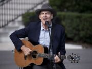 Las canciones de James Taylor serán incluidas en el musical “Fire & Rain” Las canciones de James Taylor serán incluidas en el musical "Fire & Rain"
