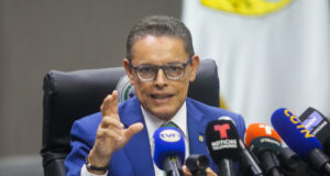 Panamá otorgará un permiso temporal a migrantes enviados por EE.UU. para salir Panamá otorgará un permiso temporal a migrantes enviados por EE.UU. para salir