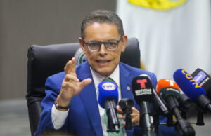 Panamá otorgará un permiso temporal a migrantes enviados por EE.UU. para salir Panamá otorgará un permiso temporal a migrantes enviados por EE.UU. para salir