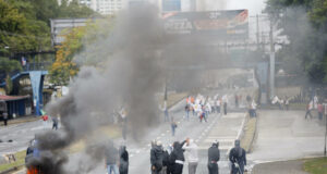 Sindicatos de maestros en Panamá protestan contra la reforma de seguridad social Sindicatos de maestros en Panamá protestan contra la reforma de seguridad social