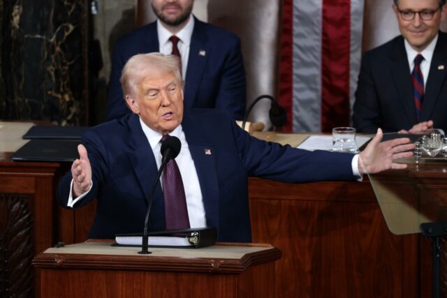 Trump: "Es el momento adecuado para aplicar aranceles a otros países"