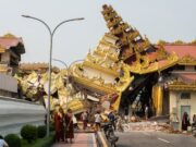 Un equipo de 37 rescatistas chinos llega a Birmania para ayudar tras terremoto Un equipo de 37 rescatistas chinos llega a Birmania para ayudar tras terremoto
