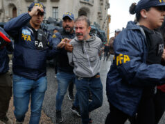 Una manifestación de jubilados argentinos provoca la represión más fuerte del Gobierno de Milei Una manifestación de jubilados argentinos provoca la represión más fuerte del Gobierno de Milei