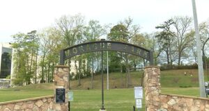 Autoridades de Gadsden buscan a vándalos que dañaron Moragne Park Autoridades de Gadsden buscan a vándalos que dañaron Moragne Park