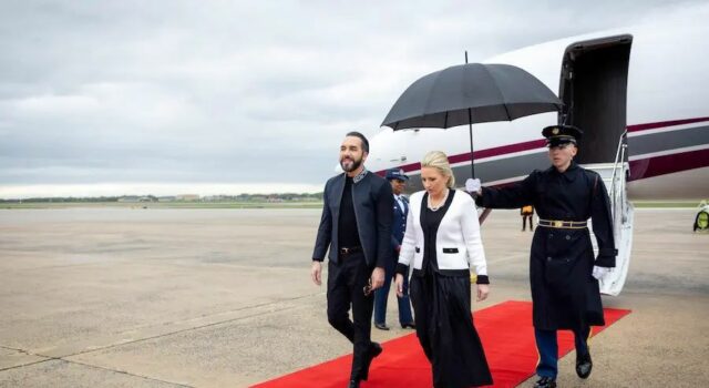 Bukele llega a Washington; Trump lo llama “presidente B” y espera reunión Bukele llega a Washington; Trump lo llama “presidente B” y espera reunión