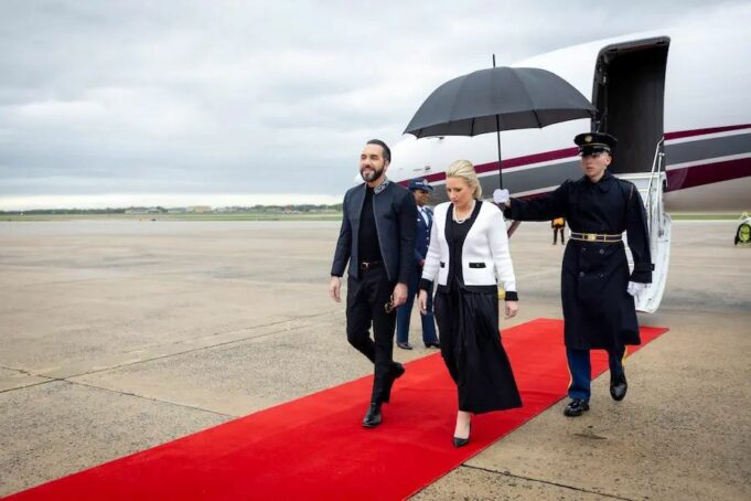 Bukele llega a Washington; Trump lo llama “presidente B” y espera reunión Bukele llega a Washington; Trump lo llama “presidente B” y espera reunión