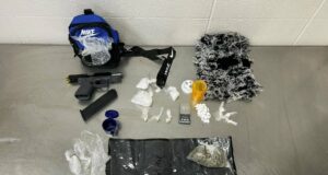 Drogas e interruptor de Glock incautados tras persecución Drogas e interruptor de Glock incautados tras persecución