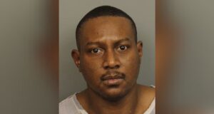 Hombre acusado de sobornar a un policía de Birmingham para que lo liberara Hombre acusado de sobornar a un policía de Birmingham para que lo liberara