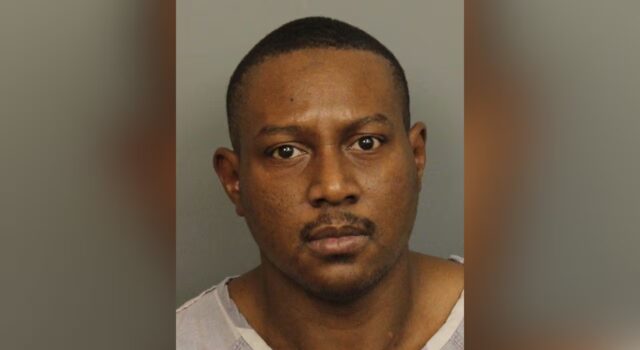 Hombre acusado de sobornar a un policía de Birmingham para que lo liberara Hombre acusado de sobornar a un policía de Birmingham para que lo liberara