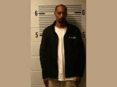 Hombre arrestado por lanzar contrabando sobre la cerca de un centro penitenciario Hombre arrestado por lanzar contrabando sobre la cerca de un centro penitenciario