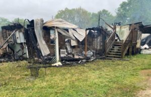 Incendio destruye Roebuck Landing Grill and Grocery en el condado de Hale Incendio destruye Roebuck Landing Grill and Grocery en el condado de Hale
