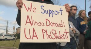 Manifestantes exigen la liberación de estudiante detenido de la UA Manifestantes exigen la liberación de estudiante detenido de la UA