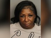 Mujer acusada de robar joyas por valor de $44,000 a una anciana Mujer acusada de robar joyas por valor de $44,000 a una anciana