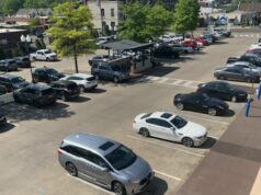 Negocios de Homewood gestionan el estacionamiento limitado durante el proyecto del ayuntamiento Negocios de Homewood gestionan el estacionamiento limitado durante el proyecto del ayuntamiento