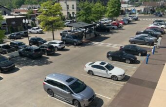 Negocios de Homewood gestionan el estacionamiento limitado durante el proyecto del ayuntamiento Negocios de Homewood gestionan el estacionamiento limitado durante el proyecto del ayuntamiento