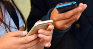 Senado aprueba ley que restringe celulares en escuelas públicas de Alabama Senado aprueba ley que restringe celulares en escuelas públicas de Alabama