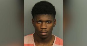 Uno de los dos sospechosos del asesinato en Tarrant fue arrestado Uno de los dos sospechosos del asesinato en Tarrant fue arrestado