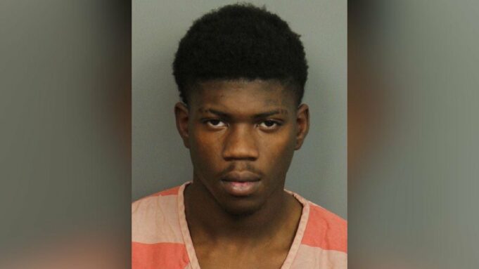 Uno de los dos sospechosos del asesinato en Tarrant fue arrestado Uno de los dos sospechosos del asesinato en Tarrant fue arrestado