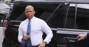 Concejo de Nueva York demanda al alcalde para evitar oficina de ICE en cárcel Concejo de Nueva York demanda al alcalde para evitar oficina de ICE en cárcel