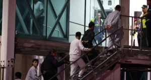 El Tribunal Supremo autoriza al Gobierno de Trump a deportar de forma inmediata a venezolanos El Tribunal Supremo autoriza al Gobierno de Trump a deportar de forma inmediata a venezolanos