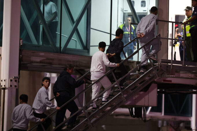 El Tribunal Supremo autoriza al Gobierno de Trump a deportar de forma inmediata a venezolanos El Tribunal Supremo autoriza al Gobierno de Trump a deportar de forma inmediata a venezolanos