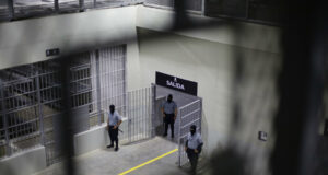 Inmigración de EE.UU. reconoce haber enviado por error a un salvadoreño a prisión Inmigración de EE.UU. reconoce haber enviado por error a un salvadoreño a prisión