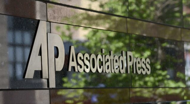La Corte de EE.UU. solicita a Trump levantar su veto a la agencia AP La Corte de EE.UU. solicita a Trump levantar su veto a la agencia AP